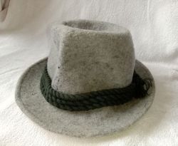 Women's Winter Hat Pure Wool Size 56 (7) Ice Gray Vintage Austria Tirol