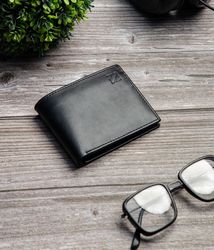 Leather Bi Fold Wallet for Men In Black Color