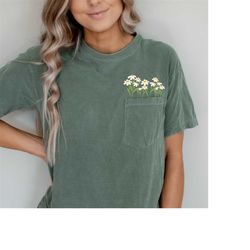 Daisy tshirt, Nature Lover Shirt, Plant shirts, Graphic Tees, Wildflower tshirt, Wildflowers Shirt, Comfort Colors, bota