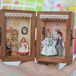 Miniature dolls  in 48th scales. A miniature Victorian family at a scale of 1:48.