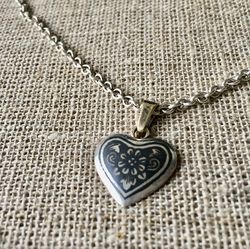 Vintage Small Flat Heart Grandmother Necklace - Sterling Silver Jewellery from Moscow | USSR Vintage 1980