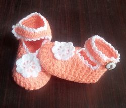 Hand made crochet baby shoes size 1 year baby speech and white color