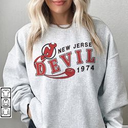 New Jersey Devils Shirt, Merch Vintage 90s Sweatshirt Hockey Retro Unisex Crewneck Gift For Fan College Tee 1610S LTRP