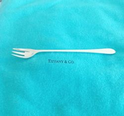 TIFFANY & CO FANEUIL Cocktail Fork in sterling silver 925 Long cm 15 inches 6" silverware cutlery No engravings or monog