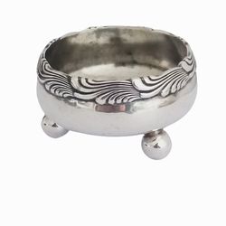 TIFFANY & CO salt cellar in sterling silver 925 Antique bowl cup tray 3246 Makers 6441 with ball feet Original nuts cand
