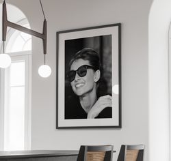 Audrey Hepburn Poster, Black and White Fashion Art, Audrey Hepburn Print, Old Hollywood Decor, Feminist Print, Vintage F