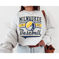 Vintage Milwaukee Brewer Crewneck Sweatshirt / Tee, Brewers EST 1969 Sweatshirt, Milwaukee Baseball Game Day Shirt, Retr