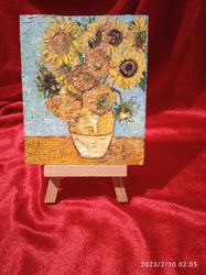 Improvisation of Van Gogh's oil painting "Sunflowers on Blue"