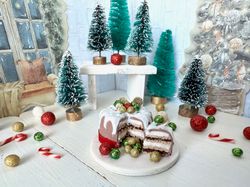 dollhouse miniature christmas cake 1:12. miniature food. miniature christmas.