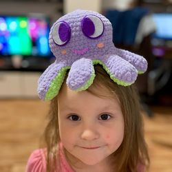 Two-sided reversible plush octopus toy bluey , featuring two colors on each side. Soft and cuddly, perfect for kids