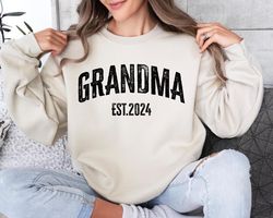 Personalized Mom Gift For Grandma Sweatshirt, Vintage Grandma Sweater, Grandma Est Sweater, Mothers Day Gift, New Grandm