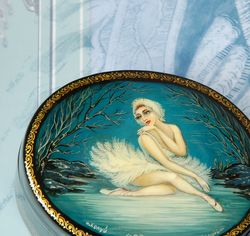 Odette Lacquer Box: A Timeless Swan Lake Ballet Art