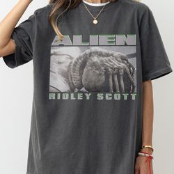 Retro Alien Movie Shirt, Vintage Horror Movie Facehugger Bootleg Streetwear Faded Black Oversized T-Shirt, Sigourney Wea