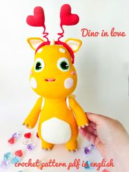 Dino in love- Crochet pattern pdf in english. Valentines Day gift toy Dinosaur- amigurumi pattern. Crochet dino pattern.
