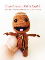 Sackboy Crochet pattern pdf (imitation of stockinette stitch when knitting) in english. Sackboy figurine a big adventure