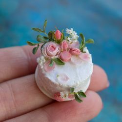 Miniature cake with roses and macarons | Miniature cakes | Dollhouse miniatures