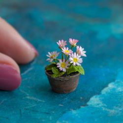 miniature daisies with air dry clay in a ceramic pot | dollhouse miniatures