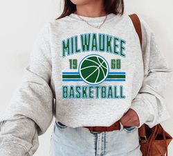 Milwaukee Bucks Basketball Sweatshirt Crewneck, Trendy Vintage Style NBA Basketball Shirt for Game Day Tailgating, Mens