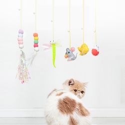 Cute and Engaging Door-Hanging Interactive Cat Toy with Elasticity and Retractable Features