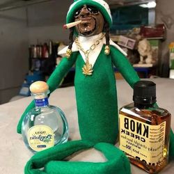 Snoop on A Stoop Christmas Elf Doll: Home Decoration & New Year Christmas Gift Toy
