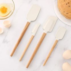 Silicone Cream Spatula with Non-Stick Pastry Blenders & Wood HandlE 1