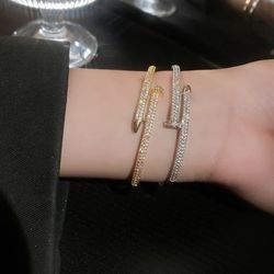 2024 Elegant Luxury Korean Bangle: Simple Shiny Bracelet for Women's Fashion in Europe and America