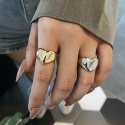 XIYANIKE Heart-Shaped Gold Ring: Trendy Silver Color, Light Luxury Metallic Texture for Couples' Jewelry