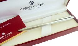 CARAN D'ACHE ECRIDOR millerighe ball pen In its gift box with booklett Collector