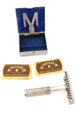Myatt Ladies razor with travel box and blades Made in England Original end of 1930s Vintage set in metal Miniature razor