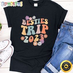 Besties Trip 2023 Retro Hippie Groovy Squad Party Vacation T-Shirt
