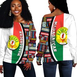 Madagascar Flag and Kente Pattern Special Women's Off Shoulder Sweaters, African Women Off Shoulder For Women