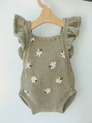 Newborn Knitted Romper with flowers, Newborn Knitted Outfit, Knitted Romper, Newborn Photography Prop, outfit, bodysuit