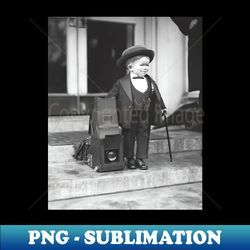major mite beside press camera 1922 vintage photo - decorative sublimation png file - create with confidence