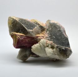 The integration of quartz crystals with tourmaline