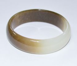 Bracelet made of brown and white jade