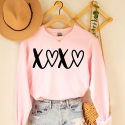 xoxo valentines day sweater, womens valentines day shirt, womens valentines day shirts, valentines day gift for her, xox