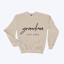 Custom Grandma Sweatshirt, Nana Sweater, Gift for Grandmother, Mothers Day Gift, Cute Mom Shirt, Mom Life Shirt, Mom Hoo