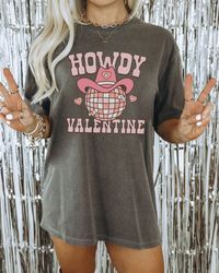 retro valentines day shirt, valentines day gift for her, vintage western howdy valentine tee shirts, gift for him, comfo
