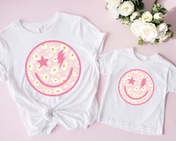 smiley face tee, daisy graphic tee, baby graphic tee, smiley face graphic tee, daisy  graphic shirt, mama and baby shirt