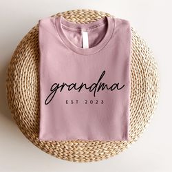 Custom Grandma Est Shirt, Mothers Day Gift, Nana Shirt, Gift for Grandmother, Mom Gift, Cute Mom Shirt, Mama Shirt, Moth