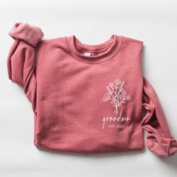 Cute Personalized Grandma Est Sweatshirt, Mothers Day Gift, Gift for Grandmother, Grandma Announcement, Nana Shirt, Gran