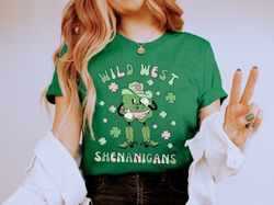 Western St Patricks Day Shirt, Funny Cowgirl St Pattys Day Clothing, Retro Saint Patricks Day Apparel Women, Wild West S