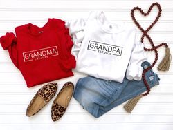 Grandma EST 2023 Grandpa EST 2022 Sweatshirt, Grandmother Est Hoodie, Grandparents Couple Sweatshirts, Baby Announcement