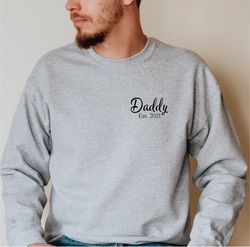 Daddy Est 2024 Sweatshirt, Personalized New Dad Crewneck, New Dad Shirt, First Time Dad Gift, Fathers Day Gift, Dad Gift