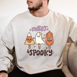 Sweet  Spooky Womens Halloween Sweat with Cute Fall Vibes, Perfect Gift for Spooky Season Enthusiasts
