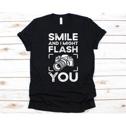 smile and i might flash you shirt, gift for photographers, camera, photography enthusiast, photo, photographer, camera d