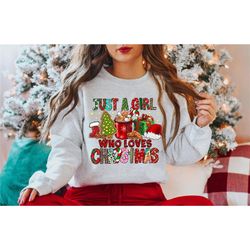 woman's christmas shirt, just a girl who loves christmas, christmas lover gift, christmas shirt, holiday shirt, winter s