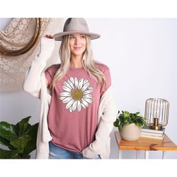 Daisy Shirt, Wildflower Shirt, Boho Shirt, Floral T-shirt Gift, Birth Month Flower, Gift For Sister, Summer Shirt, Women
