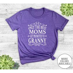 Only The Best Moms Get Promoted To Granny - Unisex T-Shirt - Granny Shirt - Granny Gift - Pregnancy Reveal Gift