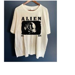 ALIEN T-Shirt, ALIEN Movie T-Shirt, New T-Shirt, Vintage T-Shirt, Retro T-Shirt, Spooky Sweatshirt, Short Sleeve T-Shirt